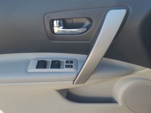 Used 2009 Nissan Rogue SL w/ Moonroof Pkg image 11