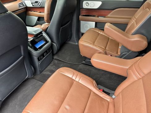 Used 2022 Lincoln Navigator Reserve AWD/4WD image 4