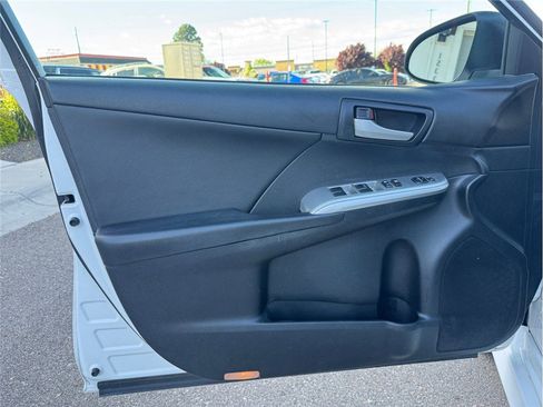 Used 2014 Toyota Camry SE FWD image 29