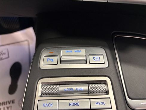 Used 2025 Genesis GV70 2.5T AWD/4WD image 22