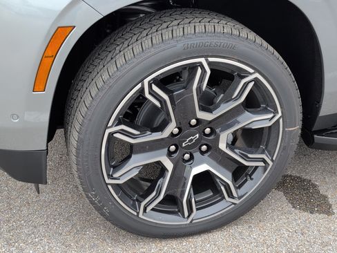 New 2026 Chevrolet Suburban RST image 12