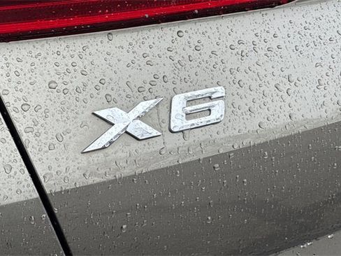 Used 2022 BMW X6 xDrive40i w/ M Sport Package image 53