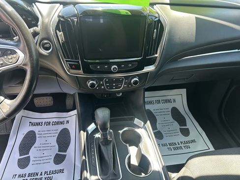 Used 2021 Chevrolet Traverse LT image 24