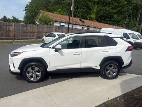 Used 2024 Toyota RAV4 LE AWD/4WD image 4