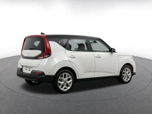 Used 2025 Kia Soul LX w/ LX Technology Package FWD image 9