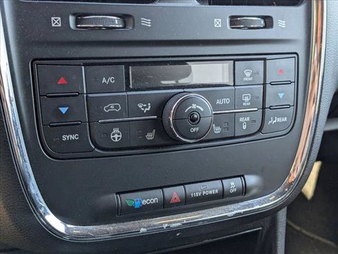 Used 2018 Dodge Grand Caravan SXT w/ Driver Convenience Group image 9