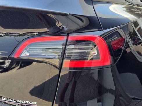 Used 2022 Tesla Model Y Performance AWD/4WD image 8