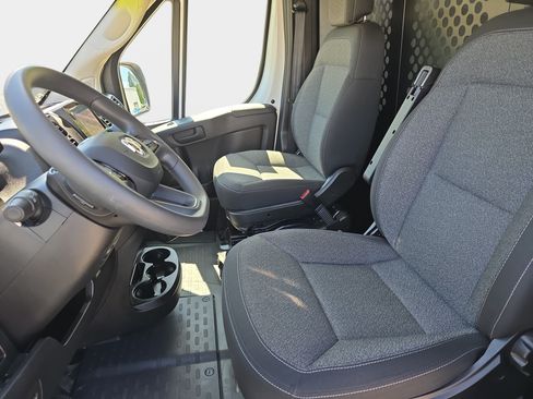 Used 2025 RAM ProMaster 2500 w/ U-Haul Equipment Group FWD image 11