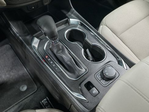 Used 2023 Chevrolet Traverse LS image 22