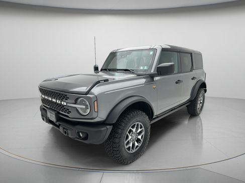 Used 2025 Ford Bronco Badlands AWD/4WD image 3
