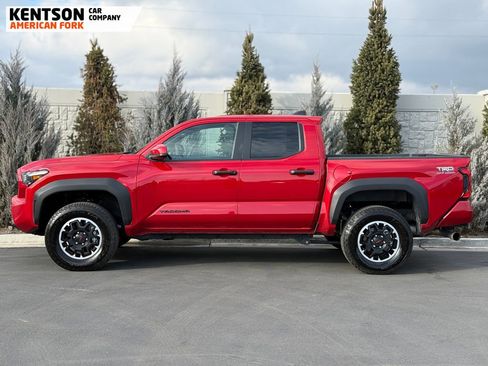 Used 2025 Toyota Tacoma TRD Off-Road image 4