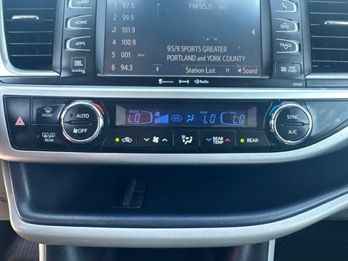 Used 2018 Toyota Highlander Limited Platinum w/ Carpet Mat Package (TMS) AWD/4WD image 27