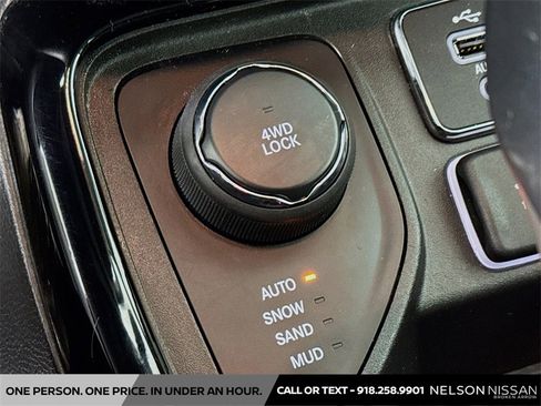 Used 2017 Jeep Compass Limited image 34