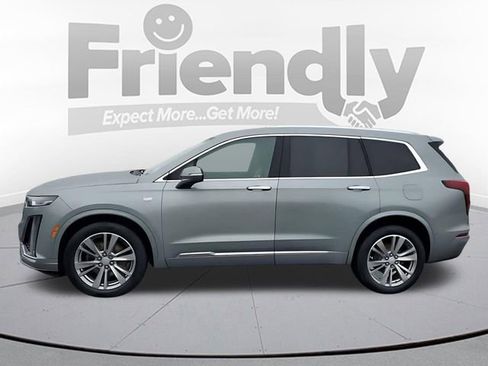 Used 2023 Cadillac XT6 Premium Luxury w/ Technology Package AWD/4WD image 2