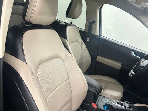 Used 2020 Ford Escape Titanium w/ Titanium Premium Package 2.0 AWD/4WD image 38
