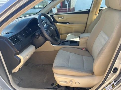 Used 2017 Toyota Camry LE image 11