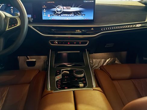 Used 2025 BMW X7 xDrive40i w/ M Sport Package AWD/4WD image 19