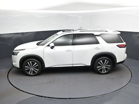 Used 2025 Nissan Pathfinder Platinum w/ Cargo Package FWD image 33