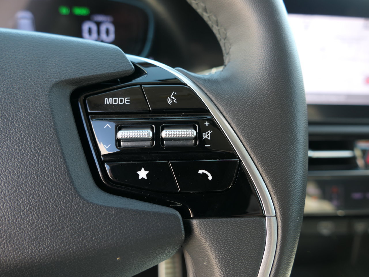 Certified 2023 Kia Niro SX Touring FWD image 16