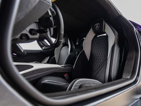 Used 2026 Lamborghini Revuelto AWD/4WD image 38