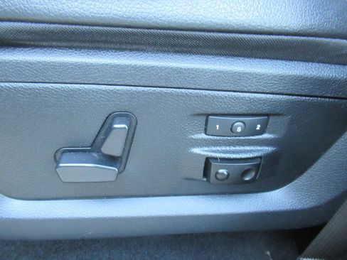 Used 2016 RAM 1500 Laramie w/ Convenience Group image 25