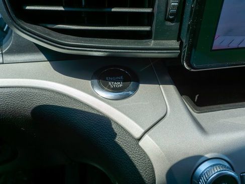 Used 2023 Ford Explorer XLT image 25