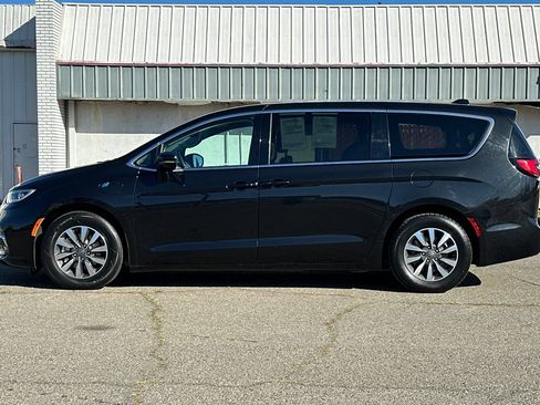Used 2024 Chrysler Pacifica Limited FWD image 9