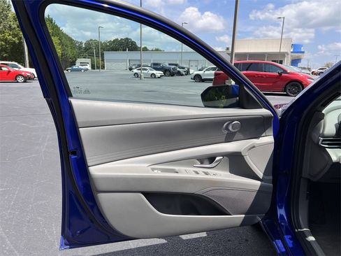 Used 2024 Hyundai Elantra SEL image 17