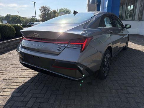 Used 2025 Hyundai Elantra SEL FWD image 5