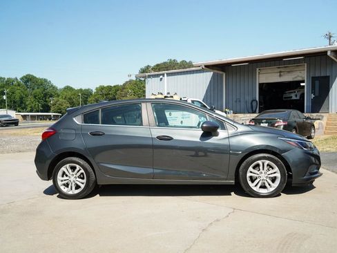 Used 2019 Chevrolet Cruze LT FWD image 3