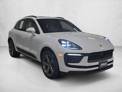 Used 2024 Porsche Macan image 3