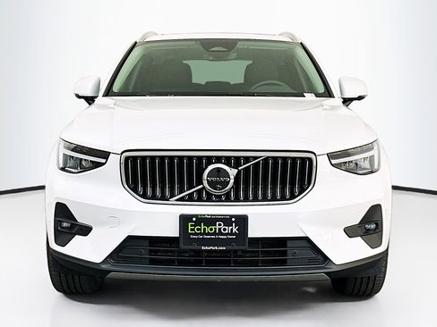 Used 2025 Volvo XC40 B5 Plus image 2