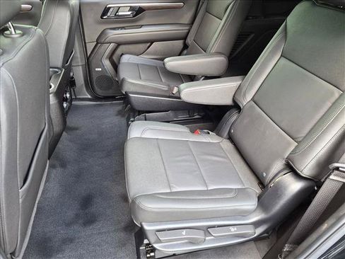 Used 2025 Chevrolet Tahoe Z71 w/ Comfort Package AWD/4WD image 19