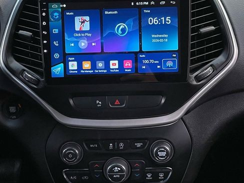 Used 2019 Jeep Cherokee Latitude Plus w/ Comfort/Convenience Group image 17