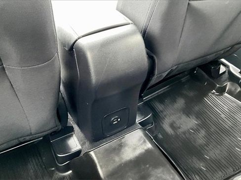 Used 2021 Ford Escape SE image 25