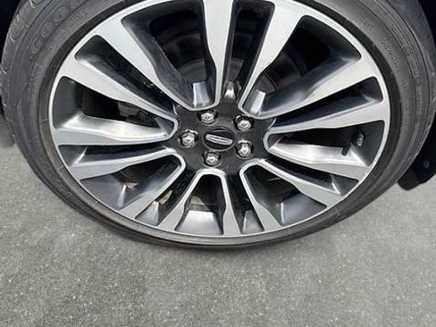 Used 2019 Lincoln Continental Reserve AWD/4WD image 3