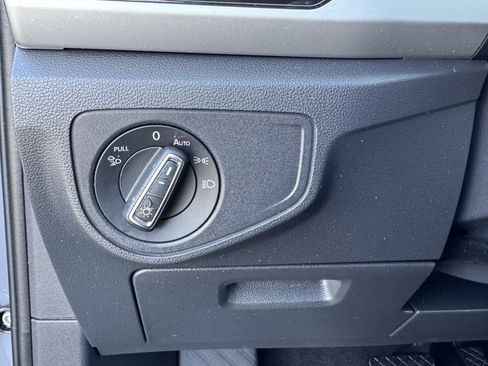 Used 2022 Volkswagen Atlas Cross Sport SE w/ Panoramic Sunroof Package FWD image 31