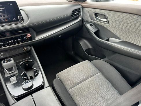 Used 2023 Nissan Rogue SV image 15