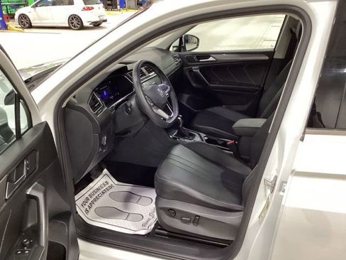 Certified 2023 Volkswagen Tiguan SE w/ Panoramic Sunroof Package AWD/4WD image 10
