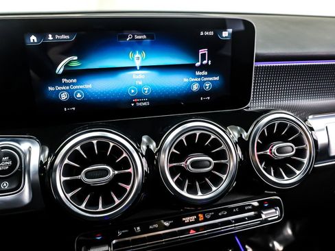 Used 2021 Mercedes-Benz GLB 250 image 20