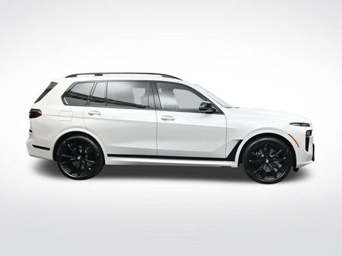 New 2026 BMW X7 M60i image 3