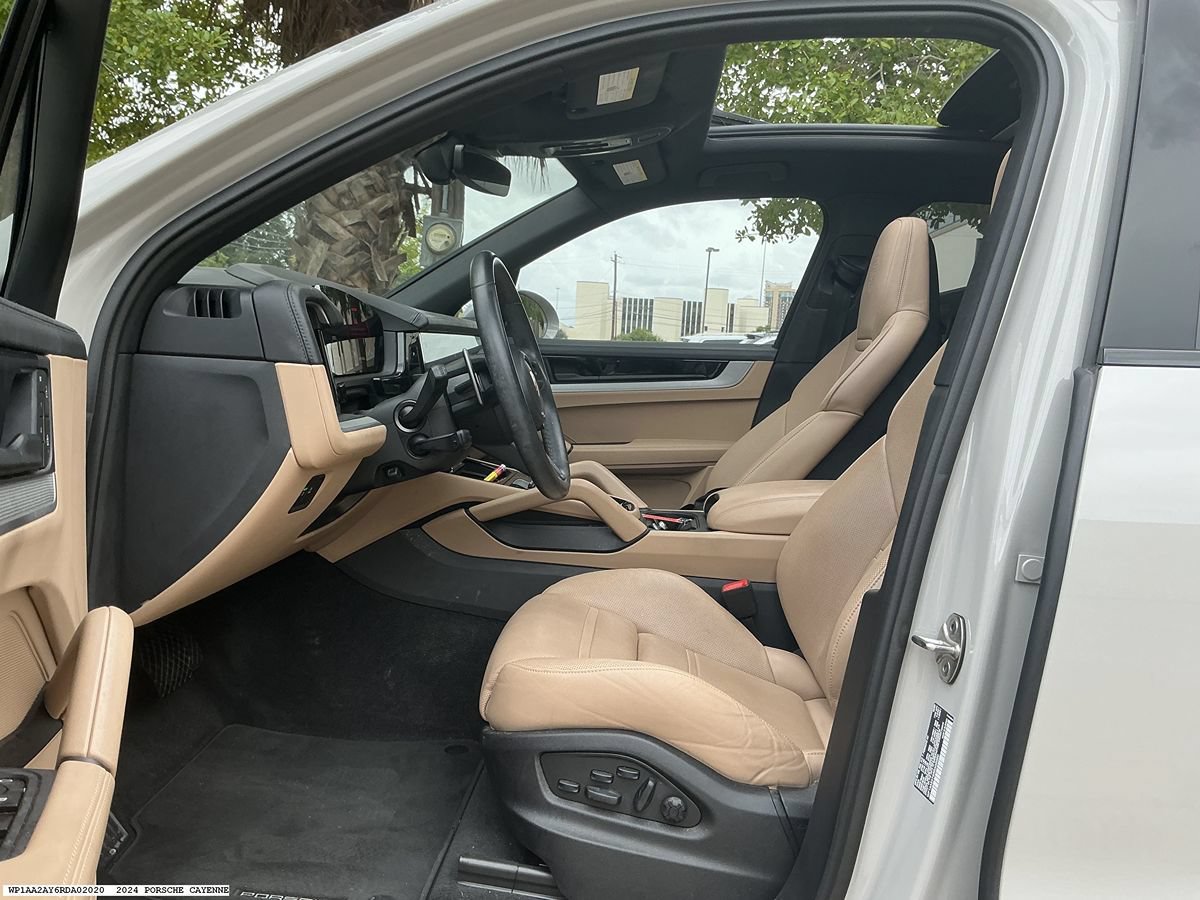 Used 2024 Porsche Cayenne AWD/4WD image 9