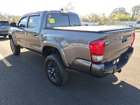 Used 2017 Toyota Tacoma TRD Sport w/ Tow Package (A/T) image 5