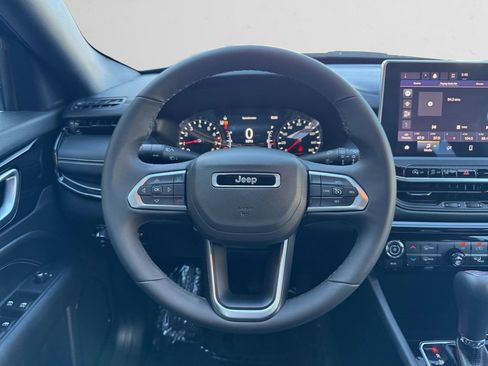 Used 2023 Jeep Compass Altitude image 14