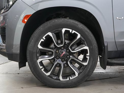 Used 2022 GMC Yukon XL SLE AWD/4WD image 29