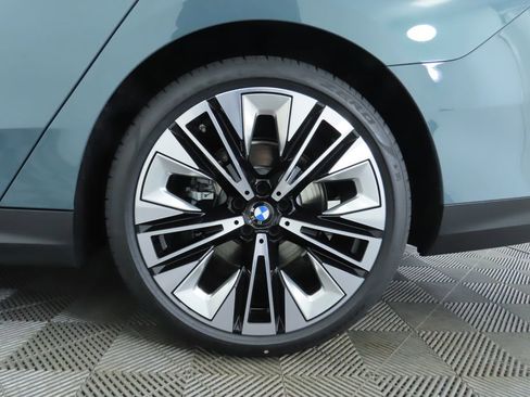 Certified 2025 BMW 530i w/ Premium Package image 33