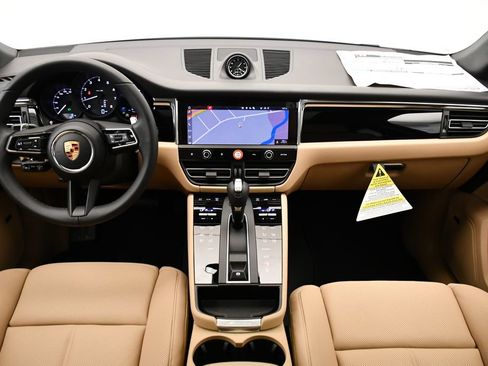 Certified 2026 Porsche Macan AWD/4WD image 24