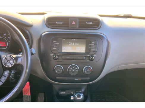 Used 2019 Kia Soul image 6