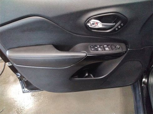 Used 2023 Jeep Cherokee Altitude Lux w/ Lux Elite Package image 30