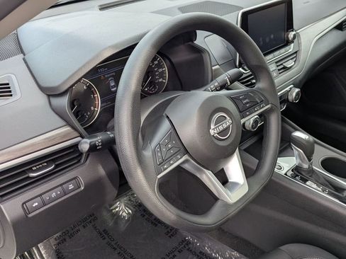 Used 2025 Nissan Altima 2.5 SV FWD image 16